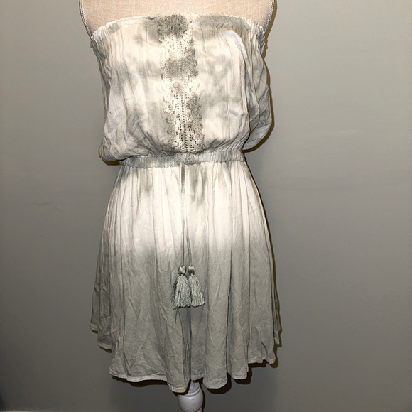 Ocean Drive Dresses & Skirts - Strapless Dress with crochet accent size M
